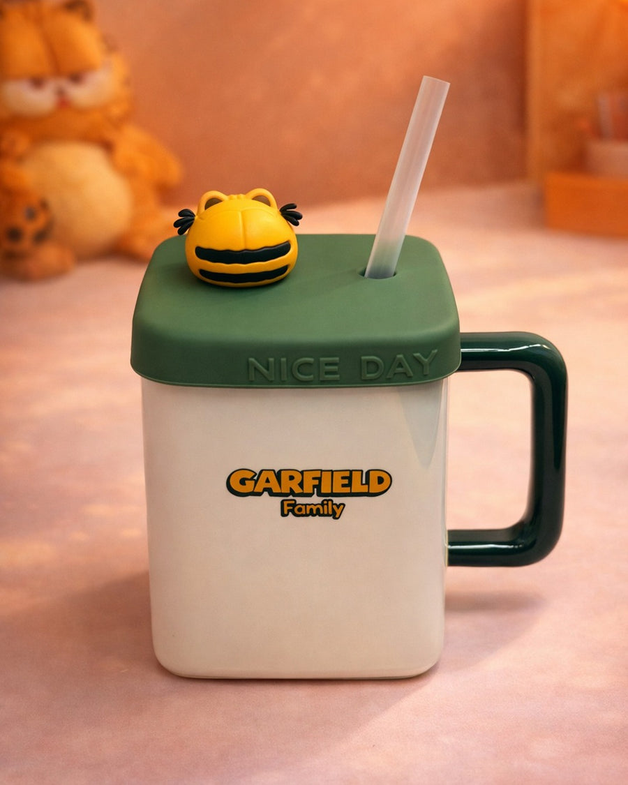 Garfield ceramic mug with straw and lid